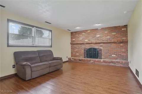Living - 3262 Wright Rd NW, Uniontown, OH 44685 photo 4 of 5