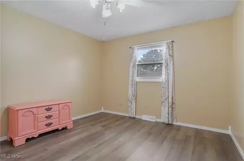 Bedroom - 3262 Wright Rd NW, Uniontown, OH 44685 photo 5 of 7