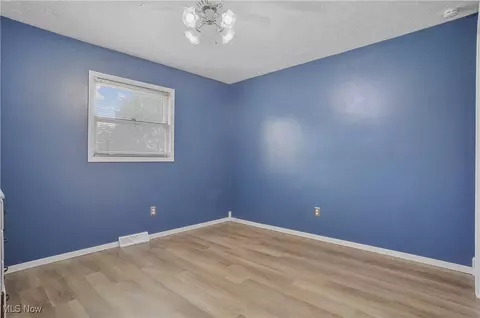 Bedroom - 3262 Wright Rd NW, Uniontown, OH 44685 photo 3 of 7