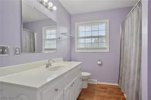 Bath - 3262 Wright Rd NW, Uniontown, OH 44685 photo 1 of 2