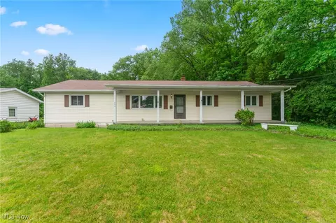 236 Charlestown Pl, Austintown, OH 44515