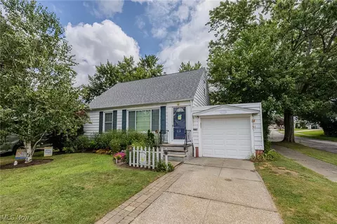 1639 Longwood Dr, Mayfield Heights, OH 44124