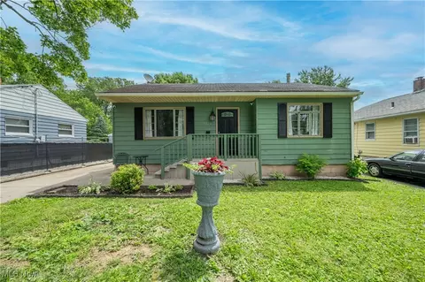 1432 Maxwell Ave NW, Warren, OH 44485