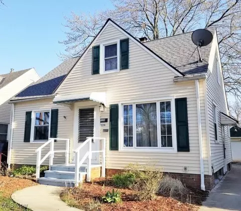 13206 Rockside Rd, Garfield Heights, OH 44125