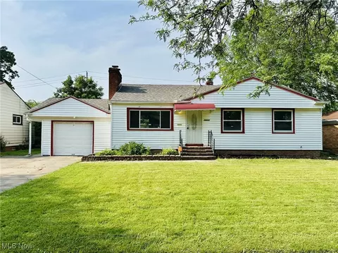 19205 Mayfair Ln, Warrensville Heights, OH 44128