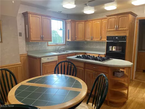 4520 E Wallings Rd, Broadview Heights, OH 44147 photo 3