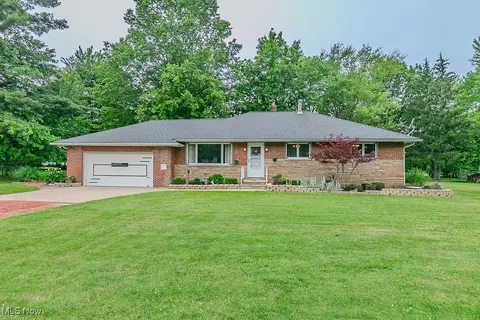 2966 Lynn Dr, Willoughby Hills, OH 44094