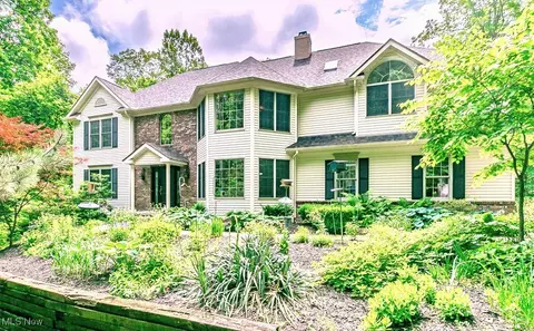 11295 Wellington Dr, Chardon, OH 44024