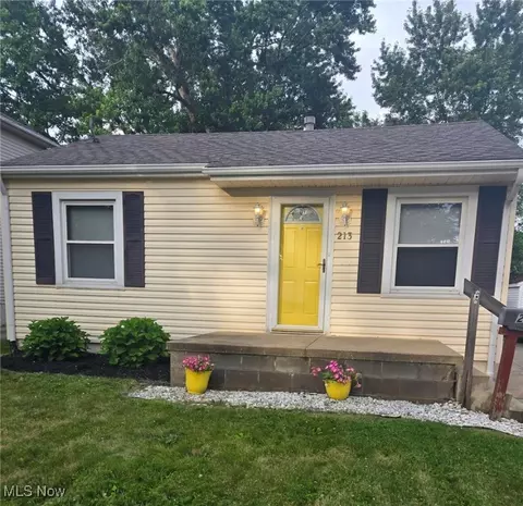 213 Prairie Dr, Akron, OH 44312