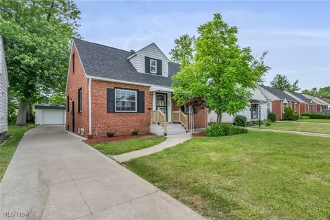 4396 Parkton Dr, Warrensville Heights, OH 44128