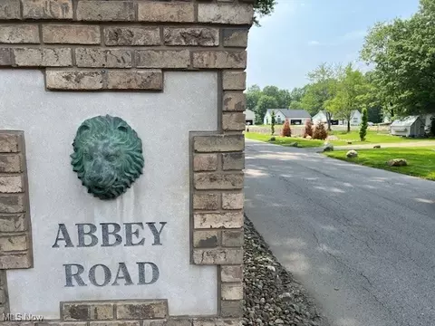 6843 Abbey Rd, Canfield, OH 44406