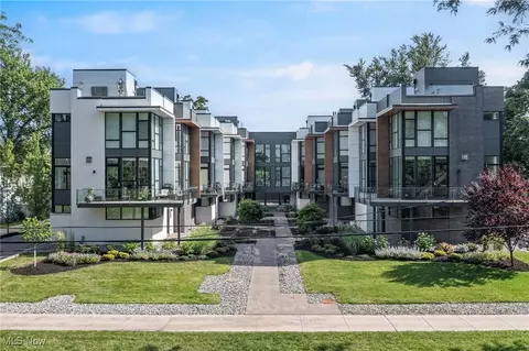 9521 Lake Ave, Cleveland, OH 44102