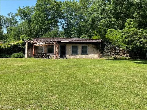 382 Bluestone Dr, Weirton, WV 26062