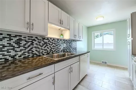 29971 Regent Rd, Wickliffe, OH 44092 photo 10