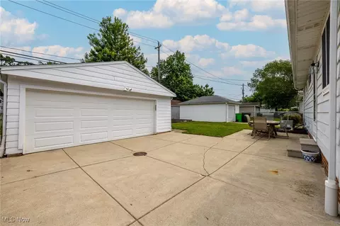 29971 Regent Rd, Wickliffe, OH 44092 photo 3