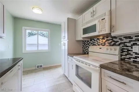 29971 Regent Rd, Wickliffe, OH 44092 photo 11
