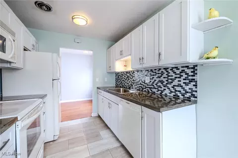 29971 Regent Rd, Wickliffe, OH 44092 photo 7