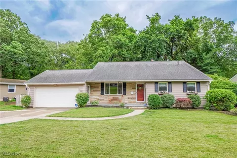 1324 Woodrow St NW, North Canton, OH 44720
