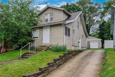 424 Lockwood St, Akron, OH 44314
