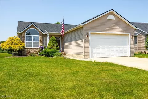 38216 Pelican Lake Dr, North Ridgeville, OH 44039