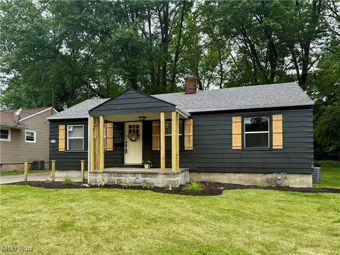 218 Mansell Dr, Liberty, OH 44505