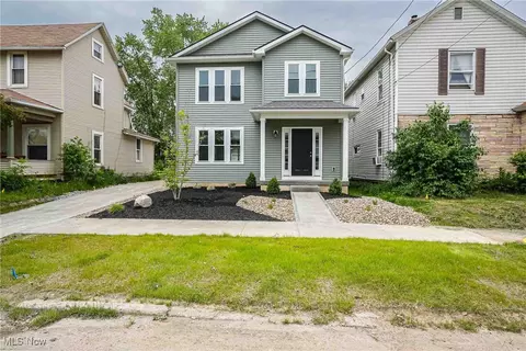 583 Creedmore Ave, Barberton, OH 44203