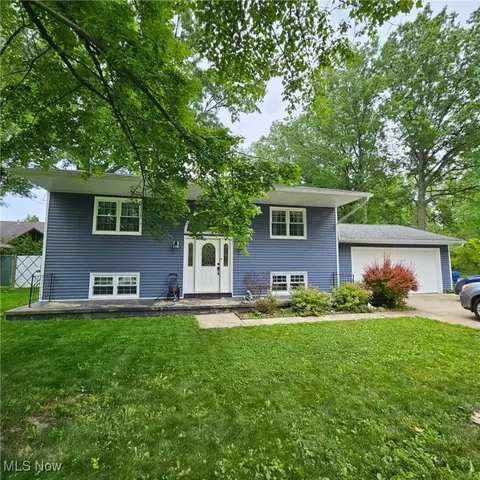 845 Dunny Ave, Sheffield Lake, OH 44054