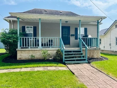 418 Kinzel Ave, Zanesville, OH 43701