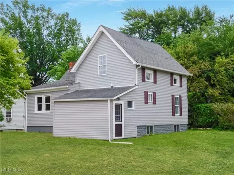 1229 W 45th St, Ashtabula, OH 44004 photo 2