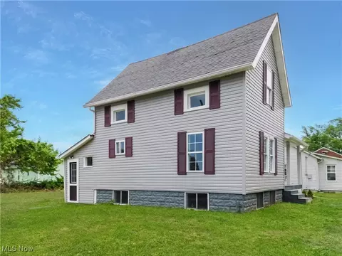 1229 W 45th St, Ashtabula, OH 44004 photo 3