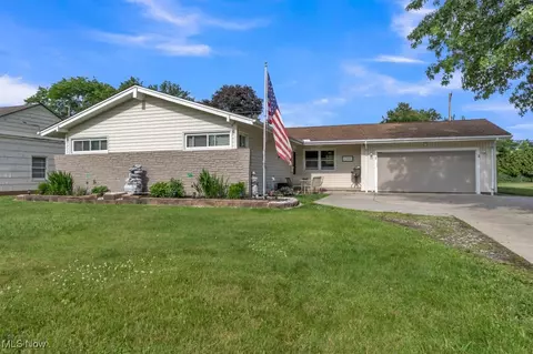 1101 Orchard Park Dr, Rocky River, OH 44116