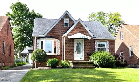 4615 Grantwood Dr, Parma, OH 44134