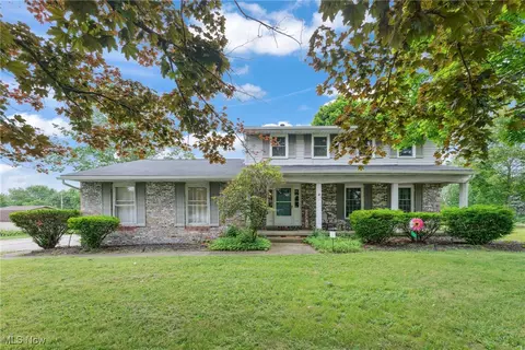 12385 Omar Dr NE, Hartville, OH 44632