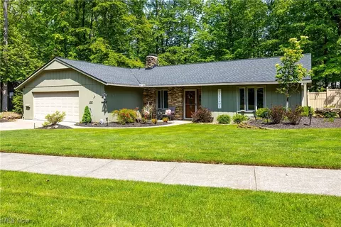12145 The Blfs, Strongsville, OH 44136