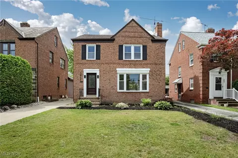 3886 Faversham Rd, University Heights, OH 44118