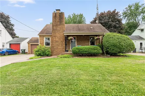 2026 34th St NW, Canton, OH 44709