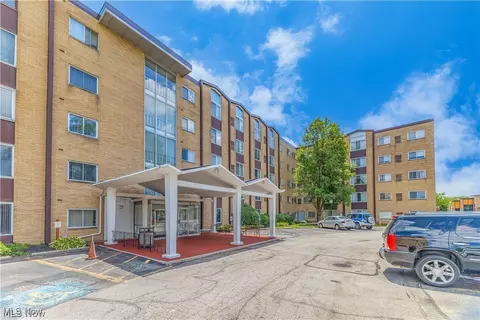 25735 Lorain Rd #218, North Olmsted, OH 44070