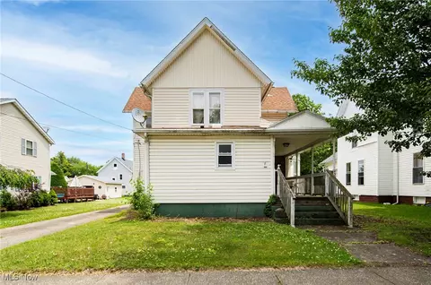 238 Whitney St, Conneaut, OH 44030