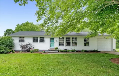715 Circle Hill Rd SE, North Canton, OH 44720