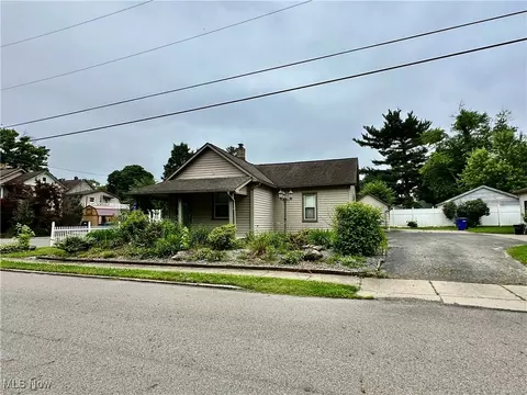 25 W Water St, Hubbard, OH 44425