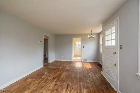 Living - 172 Fair St, Berea, OH 44017 photo 4 of 4