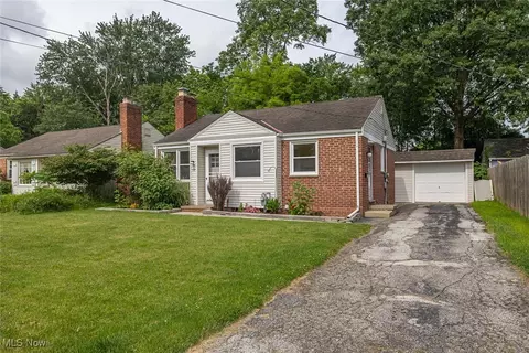 Exterior - 172 Fair St, Berea, OH 44017 photo 7 of 7