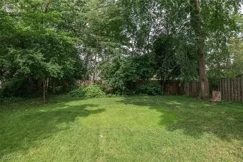 Exterior - 172 Fair St, Berea, OH 44017 photo 6 of 7