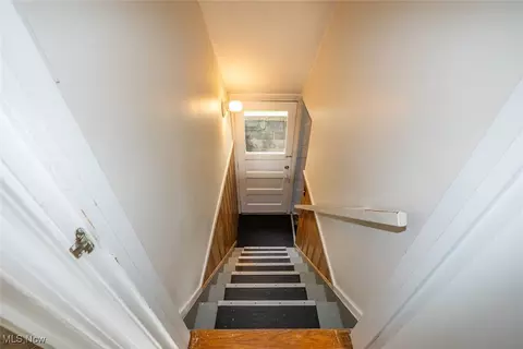 Entry Way - 172 Fair St, Berea, OH 44017 photo 2 of 2