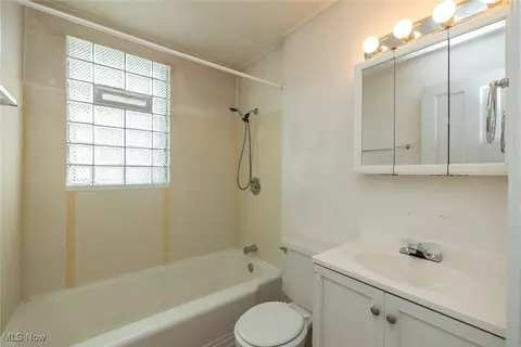 Bath - 172 Fair St, Berea, OH 44017 photo 1 of 1