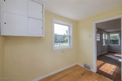 Entry Way - 172 Fair St, Berea, OH 44017 photo 1 of 2