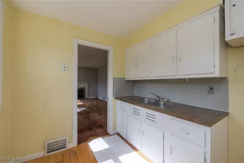 Kitchen - 172 Fair St, Berea, OH 44017 photo 1 of 2