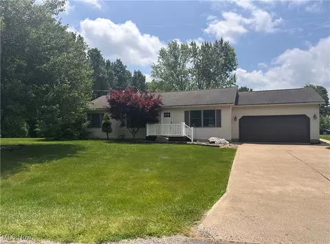 477 Greenlawn Dr, Howard, OH 43028