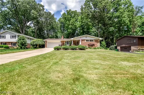 3031 S Oak Hill Rd, Silver Lake, OH 44224