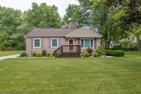 4050 Walter Rd, North Olmsted, OH 44070